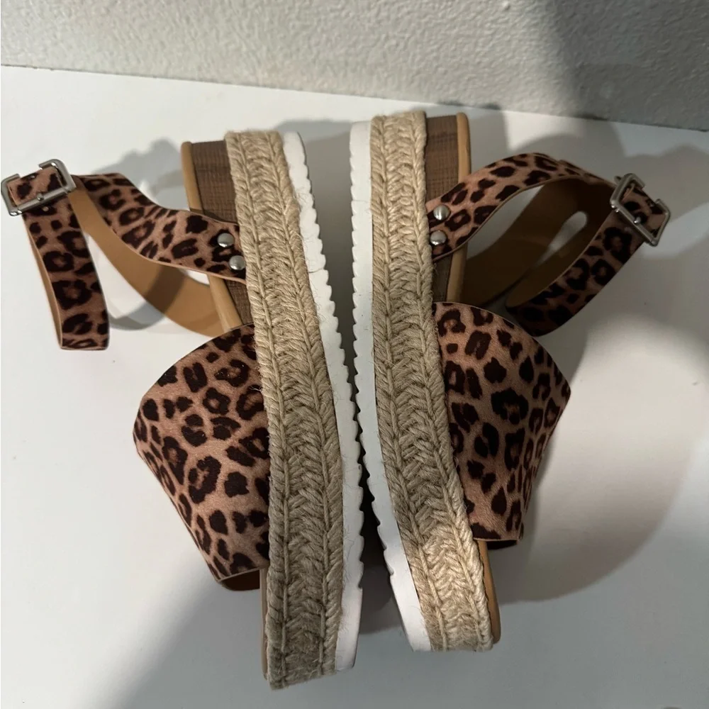 SODA Open Toe Buckle Ankle Strap cheetah Espadrilles Platform wedge size 8